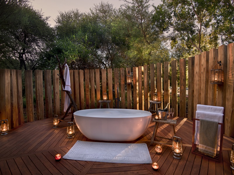Outdoor bath at Morukuru Farm House