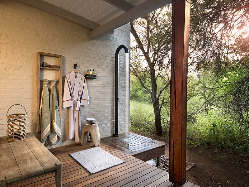Outdoor shower at Morukuru Farm House