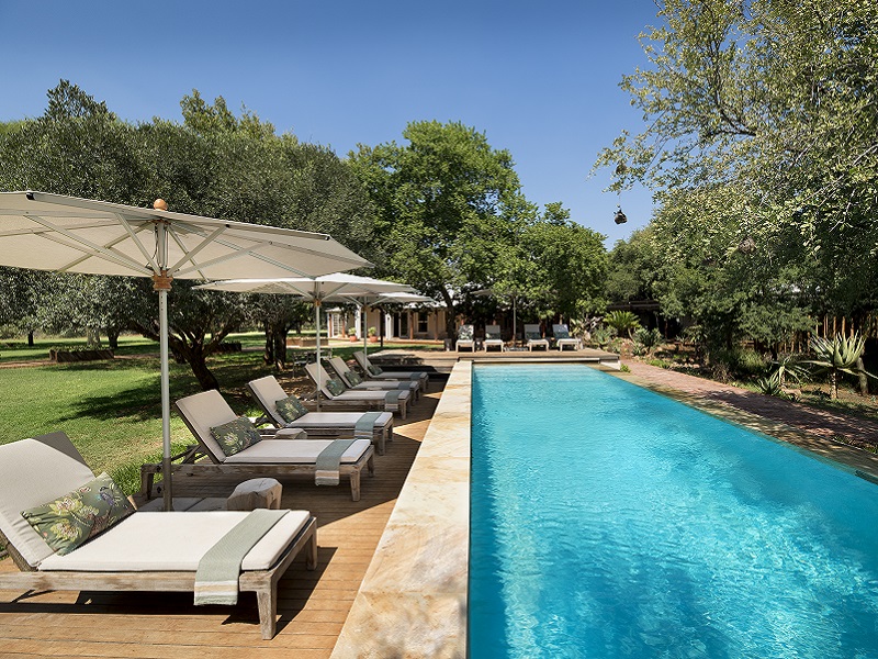 The pool at Morukuru Farm house