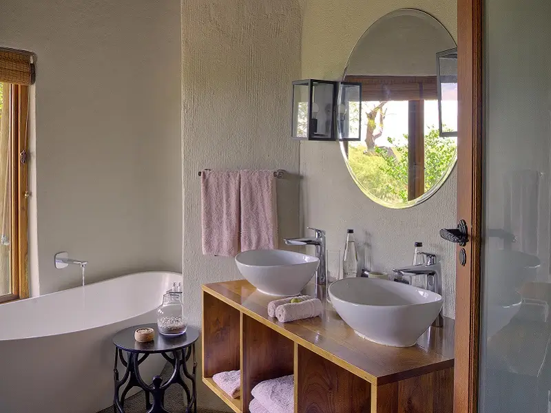 The bathroom at Rhulani Safari Lodge